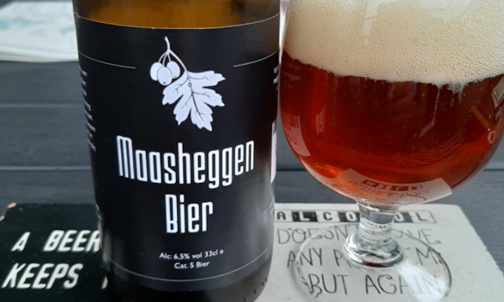 Maasheggen bierflesje met glas